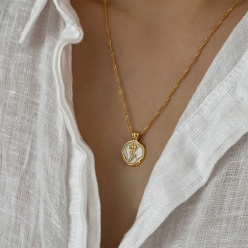 THE ROSÉ NECKLACE